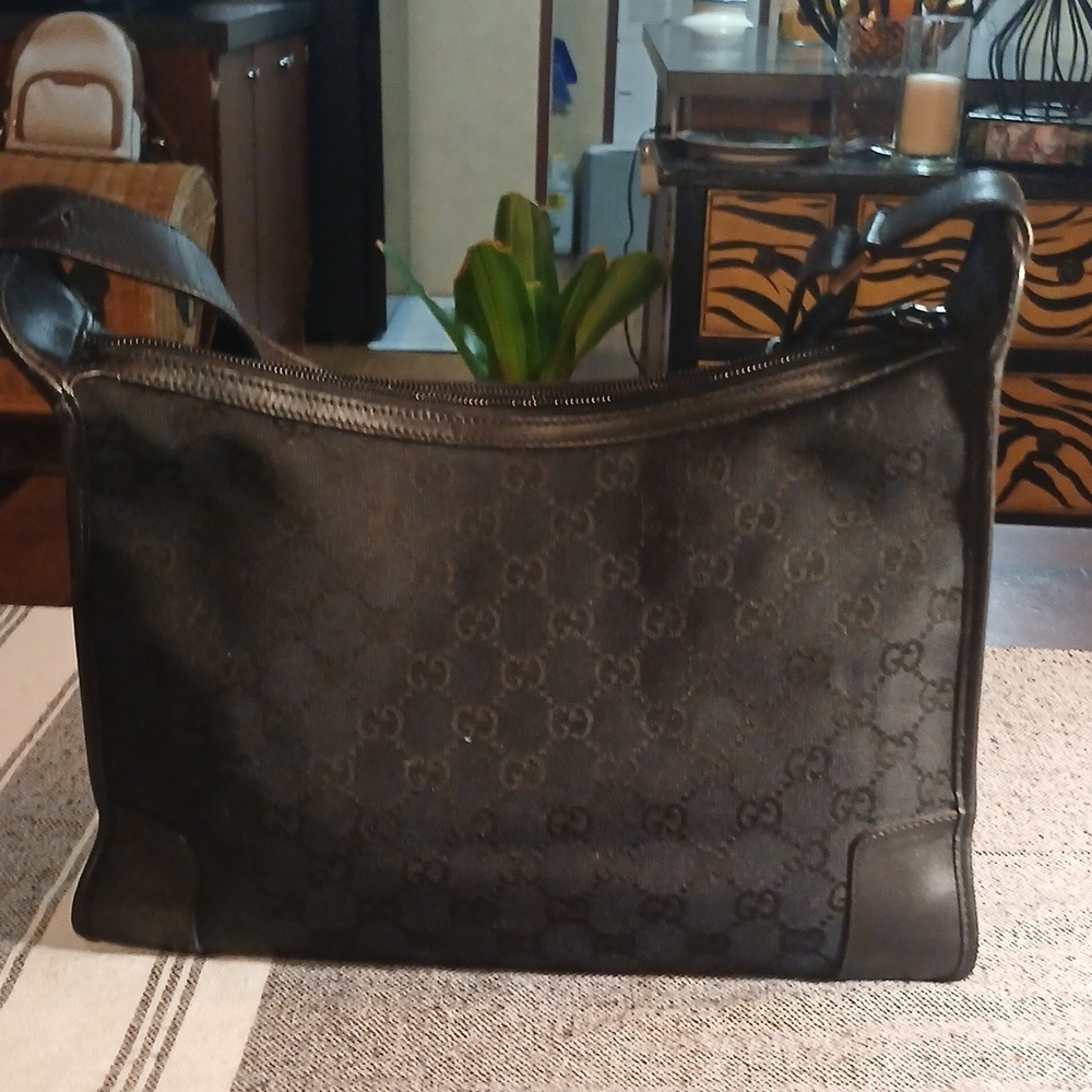 Authentic Gucci Black Hand Bag - Picture 2 of 16